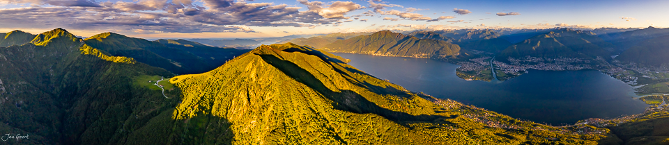 Luftaufnahme des Monte Gambarogno mit goldenem Kantlicht über dem Lago Maggiore im Tessin, Schweiz – Jan Geerk Fotograf Basel