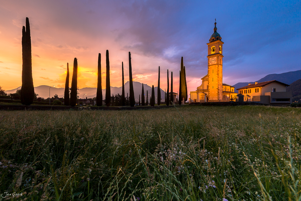 Kirchenturm Maggiatal Sonnenuntergang Zypressen Tessin Schweiz Jan Geerk Fotograf Basel