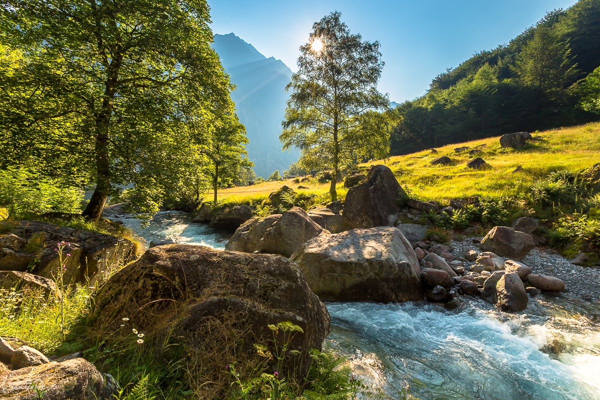 Maggia Fluss Maggiatal türkises Wasser Berge Tessin Schweiz Jan Geerk