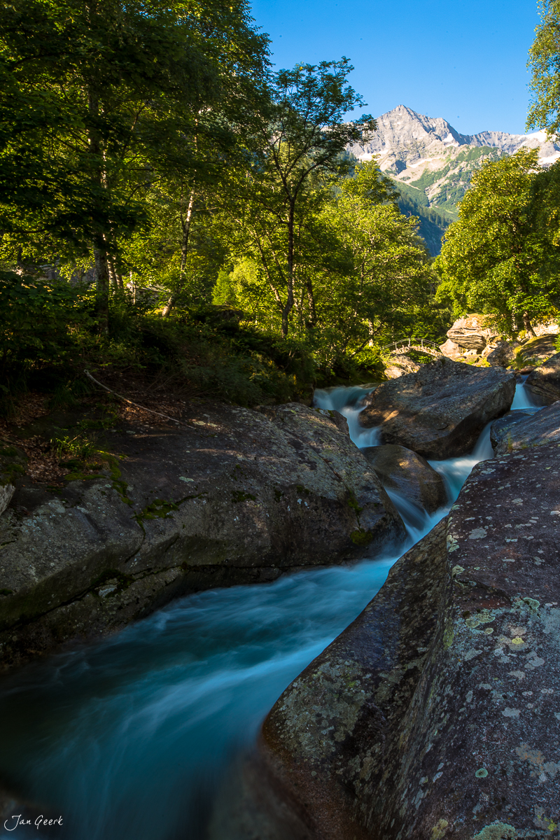 Bergbach Maggia Maggiatal Laubwald Berge Tessin Schweiz Jan Geerk Fotograf Basel