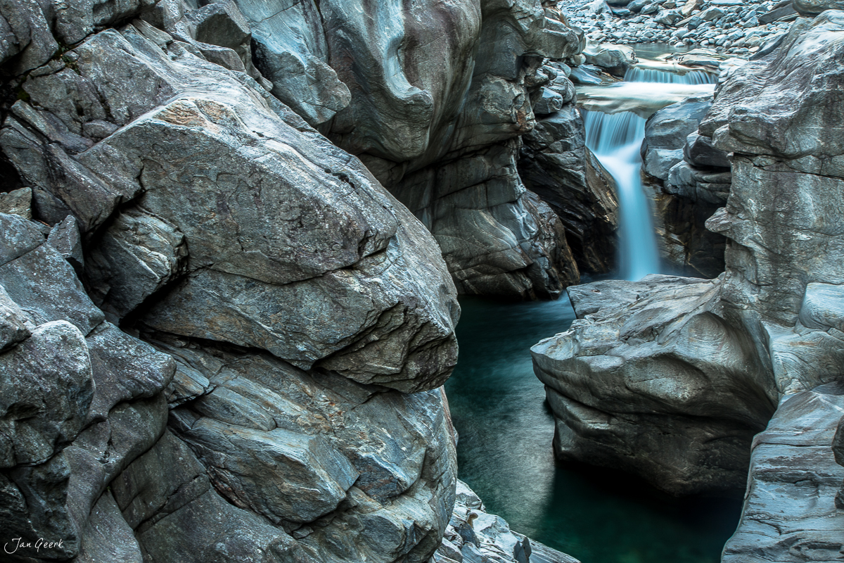 Wasserfall Maggia Maggiatal Felskluft türkises Wasser Tessin Schweiz Jan Geerk