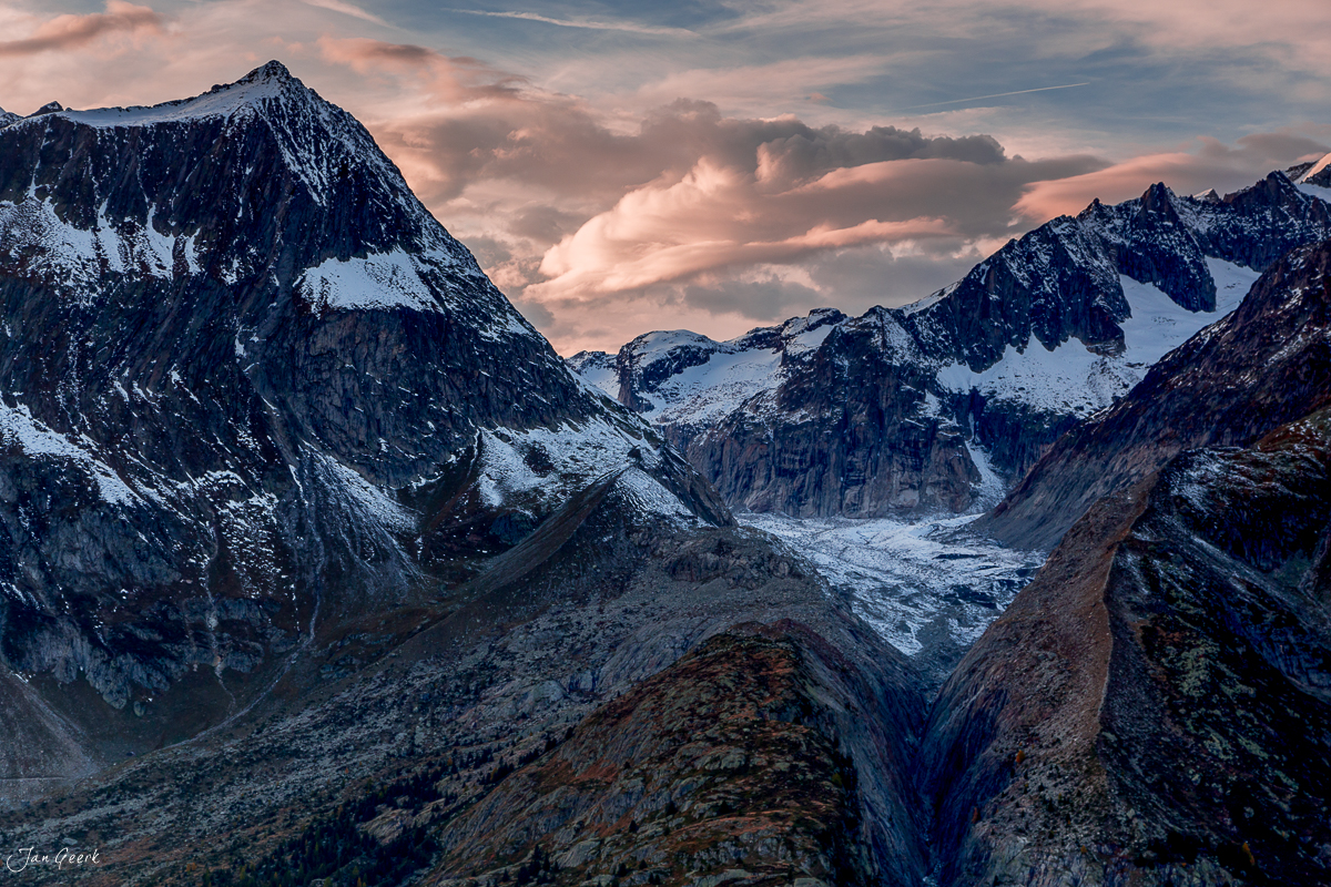 Aletschgletscher mit verschneiten Bergen, Herbststimmung im Wallis, Schweiz – Jan Geerk Fotograf Basel