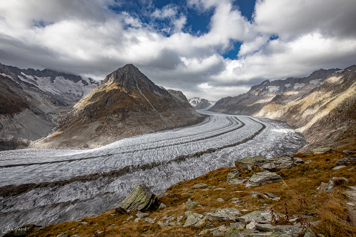 Aletschgletscher mit markanten Gletscherspalten, Bergpanorama und Herbststimmung im Wallis, Schweiz – Jan Geerk Fotograf Basel