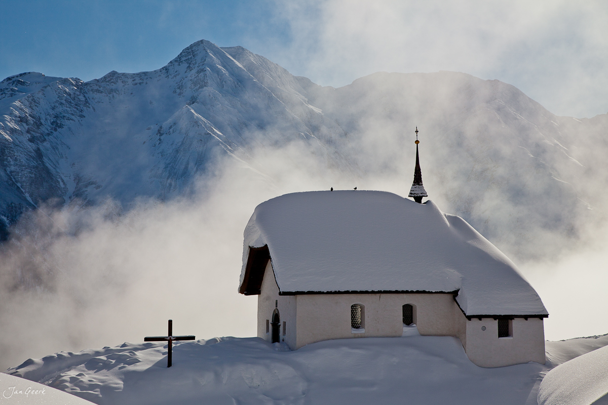 Schneebedeckte Kapelle Bettmeralp Winter Aletschgletscher Wallis Schweiz Jan Geerk Fotograf