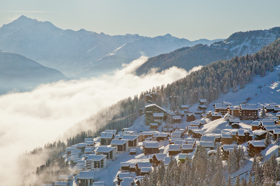 Bettmeralp Bergdorf Winter Schnee Nebelmeer Wallis Schweiz – Jan Geerk Fotograf Basel