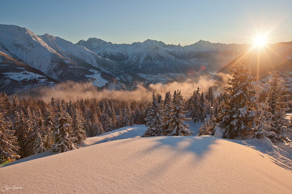 Schneebedeckte Berglandschaft Bettmeralp Sonnenaufgang Wallis Schweiz Jan Geerk Fotograf Basel