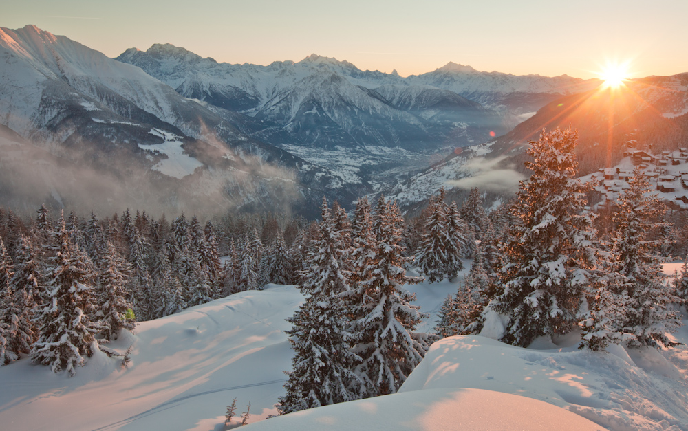 Bettmeralp Schneebedeckte Berglandschaft Sonnenaufgang Wallis Schweiz Jan Geerk Fotograf Basel