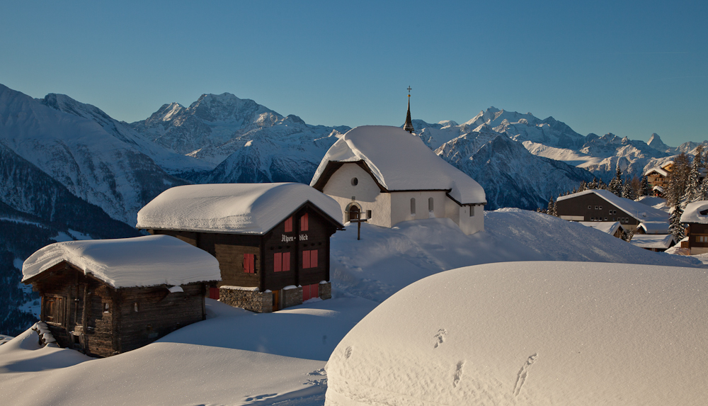 Bettmeralp Winterlandschaft Schnee Alpenkirche Wallis Schweiz – Jan Geerk Fotograf Basel
