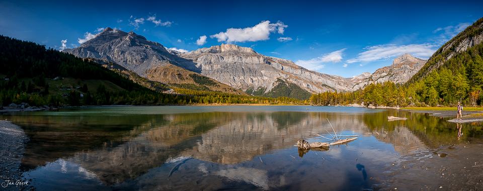 Spiegelglatter Bergsee mit Bergpanorama im Herbst, Derborence Wallis Schweiz – Jan Geerk Fotograf Basel