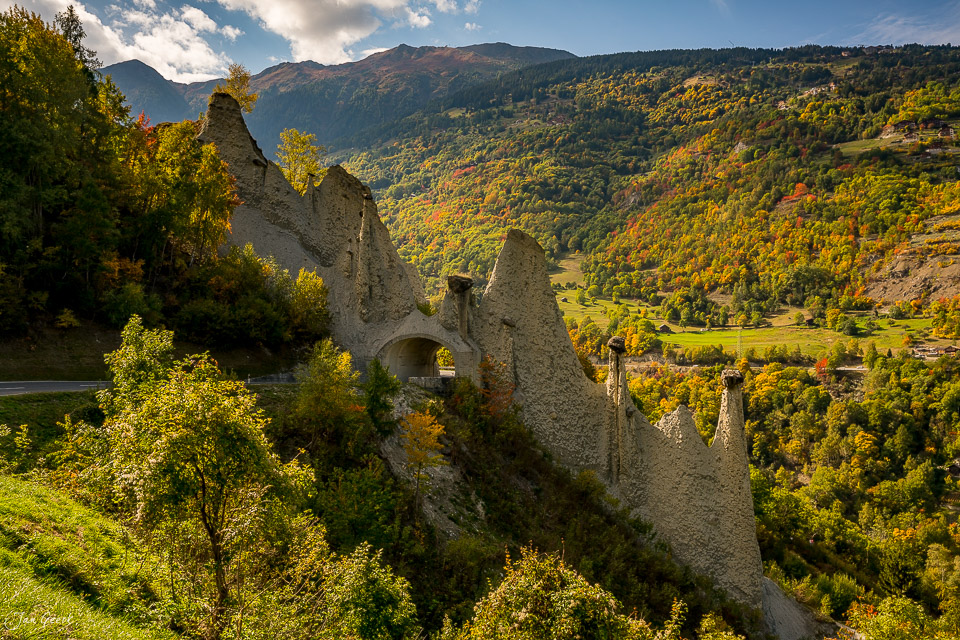 Burgruine Euseigne im Herbst, Val d'Hérens Wallis Schweiz – Jan Geerk Fotograf Basel