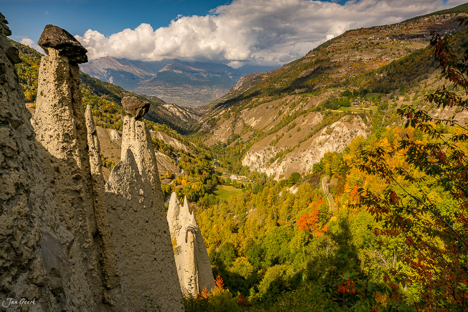 Kalksteinpfeiler im Rhonetal Wallis Herbst Westschweiz Schweiz Jan Geerk Fotograf Basel