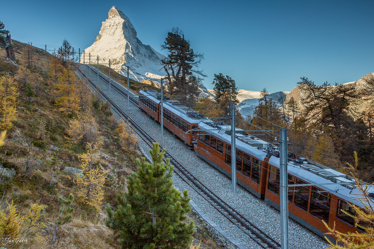 Gornergrat Zahnradbahn mit Matterhorn im Herbst, Wallis Schweiz – Jan Geerk Fotograf Basel