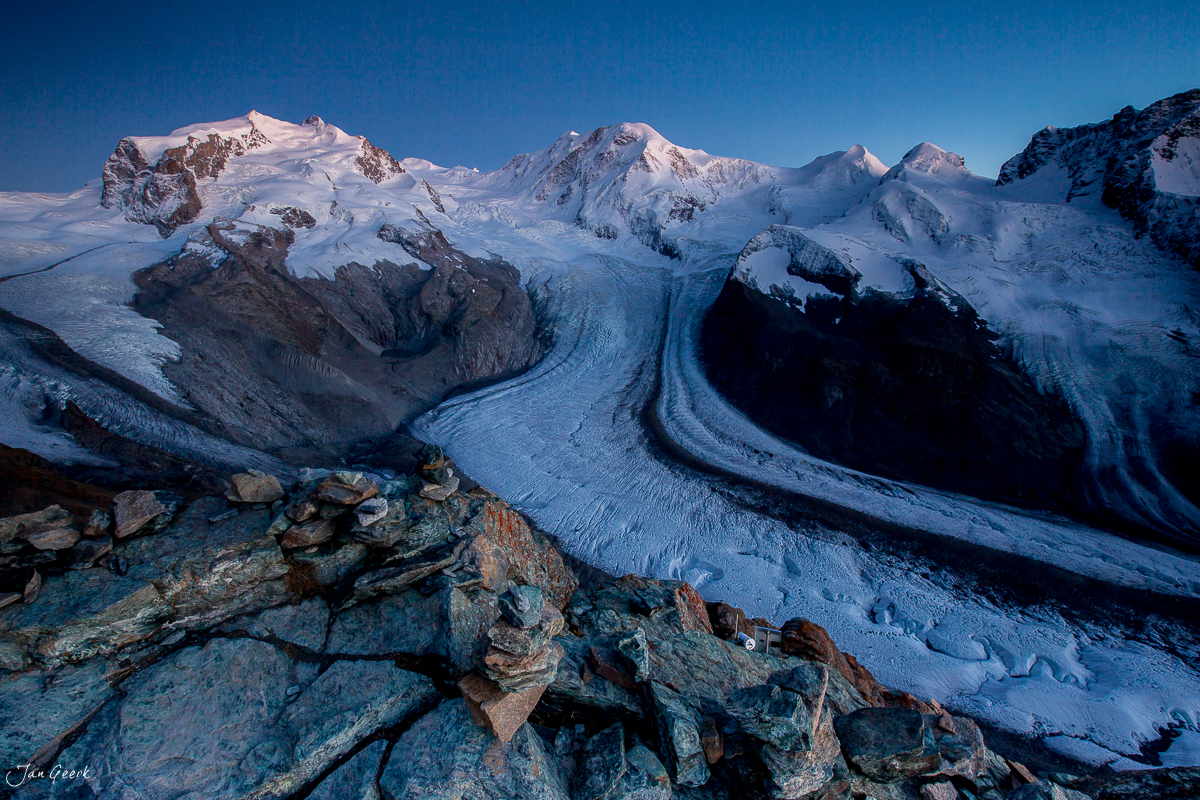 Gletscher und schneebedeckte Gipfel bei Zermatt im Wallis, Winterlandschaft in der Schweiz – Jan Geerk Fotograf Basel