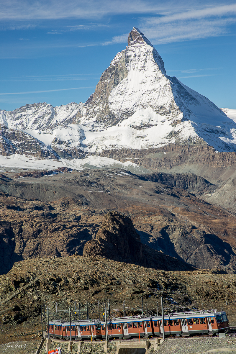 Matterhorn mit Gornergrat Bahn im Schnee, Schweizer Alpen, Wintersonne, Wallis, Schweiz – Jan Geerk Fotograf Basel