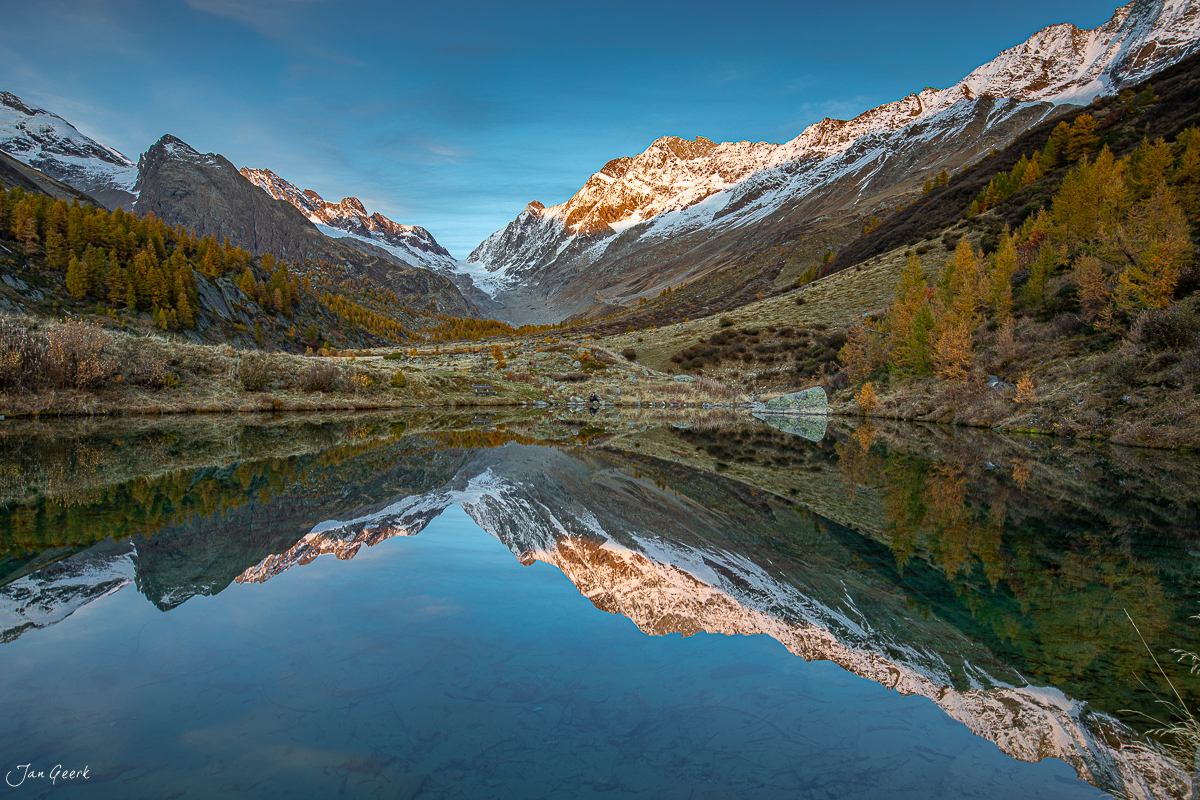 Spiegelnde Bergseen im Herbst Lötschental Wallis Schweiz – Jan Geerk Fotograf Basel