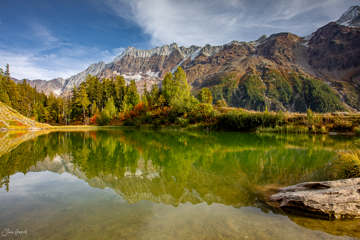 Schwarzsee Bergsee im Herbst mit Bergspiegelung, Lötschental Wallis Schweiz – Jan Geerk Fotograf Basel