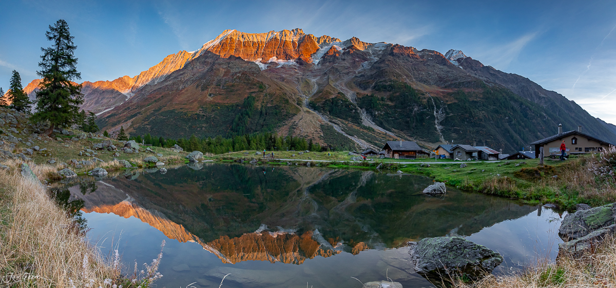 Schwarzsee im Lötschental mit Bietschhorn-Spiegelung, Herbstlicht, Wallis Schweiz – Jan Geerk Fotograf Basel