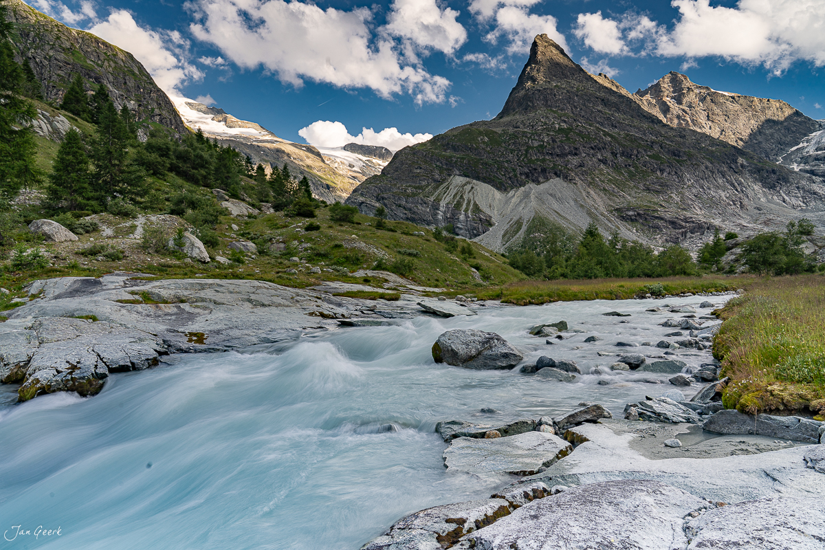 Gletscherschmelze Bach Goms Alpenlandschaft Sommer Wallis Schweiz Jan Geerk Fotograf Basel
