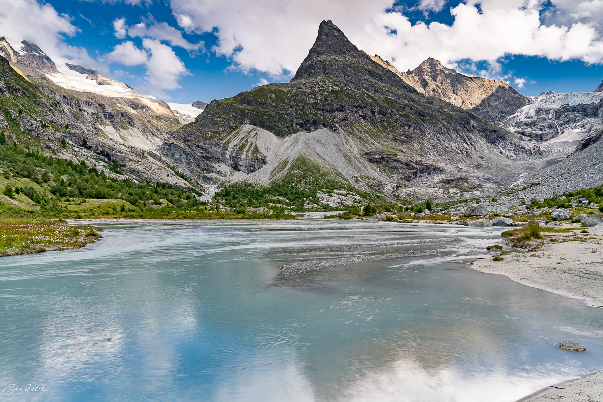 Gletschersee im Binntal mit majestätischen Bergspitzen, türkisfarbenem Wasser und Gletschern, Sommeraufnahme Wallis Schweiz – Jan Geerk Fotograf Basel