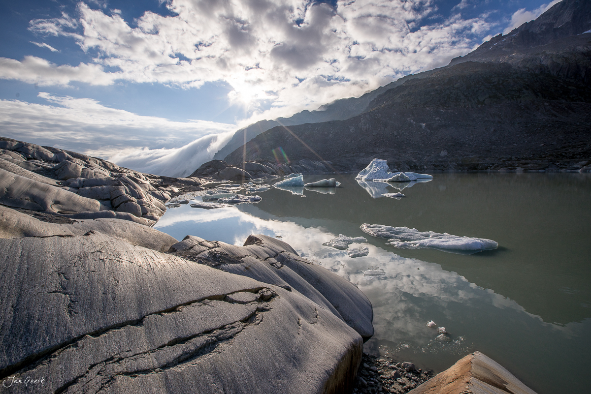 Rhonegletscher mit Eisblöcken im Gletschersee, Wallis Alpen, Herbststimmung in der Schweiz – Jan Geerk Fotograf Basel