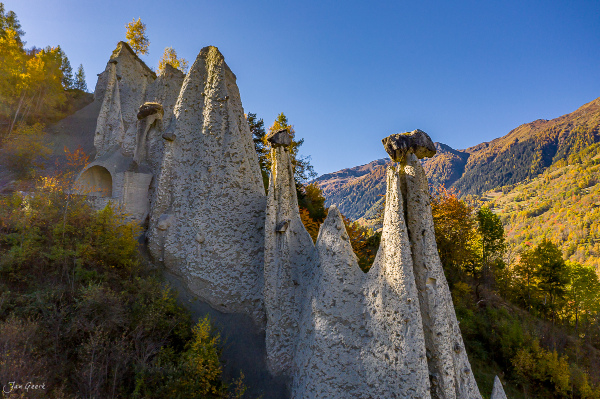 Erdpyramiden von Euseigne im Herbst, Wallis, Schweiz – Jan Geerk Fotograf Basel