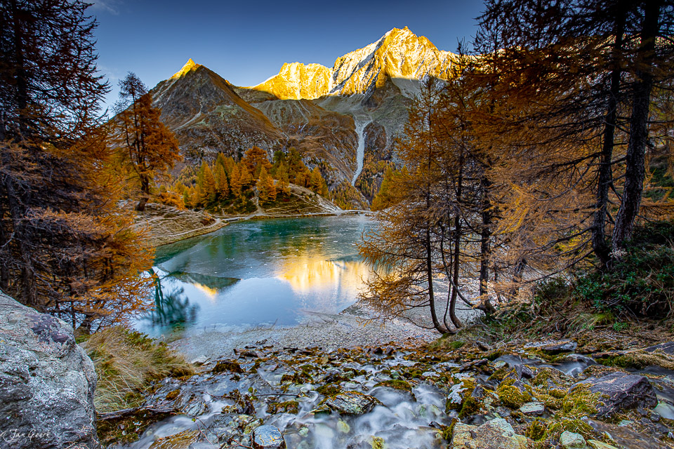 Lac Bleu Alpensee Herbst Lärchenwälder Wallis Schweiz – Jan Geerk Fotograf Basel