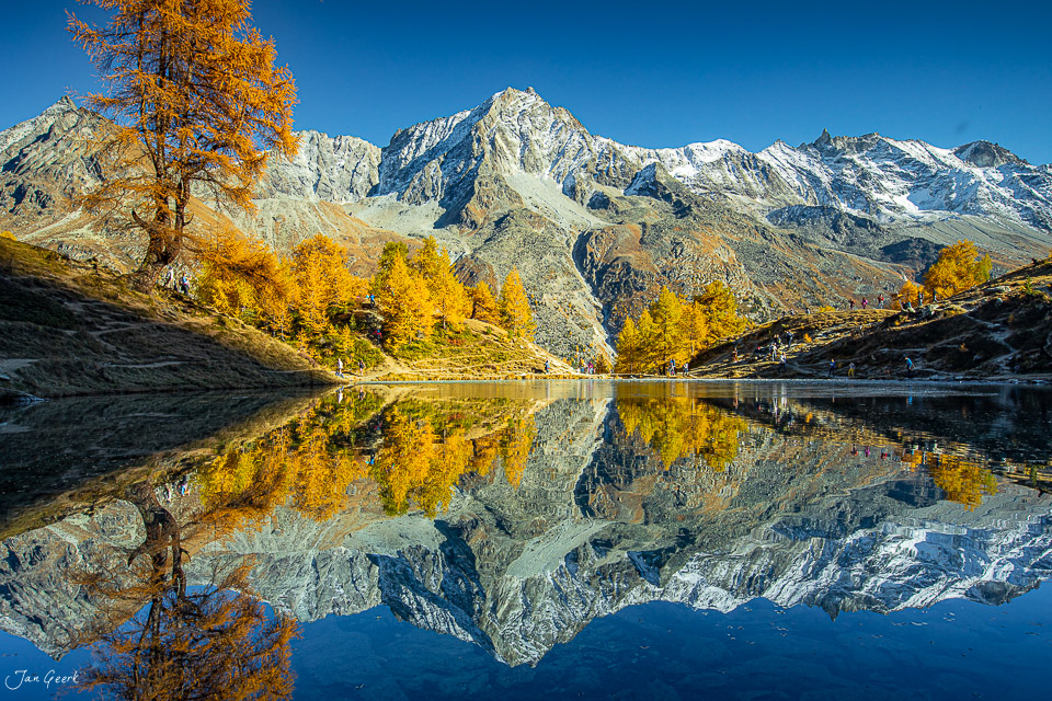 Lac Bleu Herbst Spiegelung Schneeberge Wallis Schweiz Jan Geerk Fotograf Basel