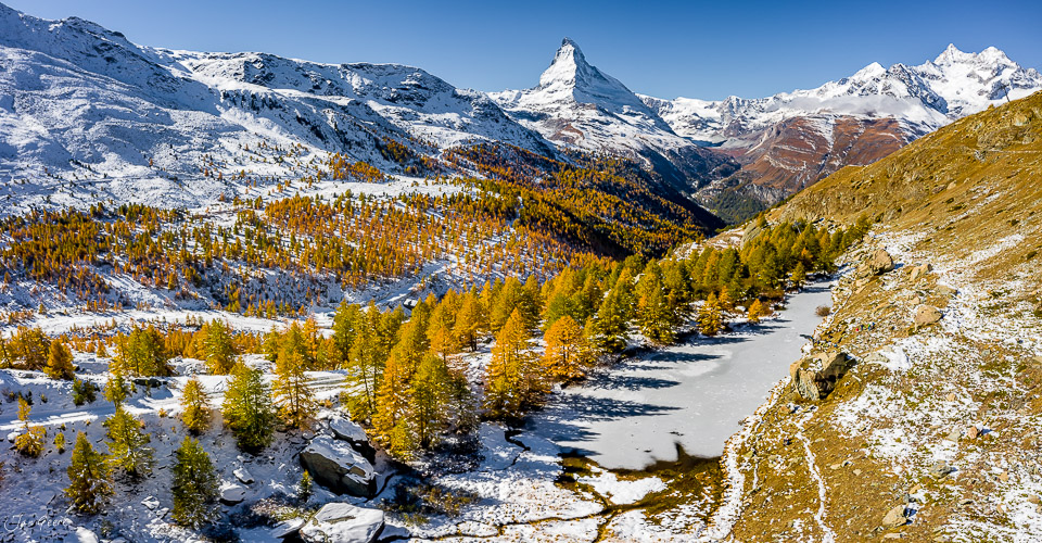 Herbstliche Lärchenwälder und Alpenmeer bei Zermatt im Wallis, Schweiz – Jan Geerk Fotograf Basel