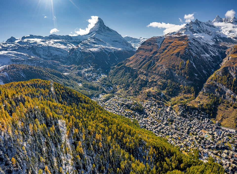 Luftaufnahme Zermatt mit Matterhorn Herbstlandschaft Wallis Schweiz Jan Geerk Fotograf Basel