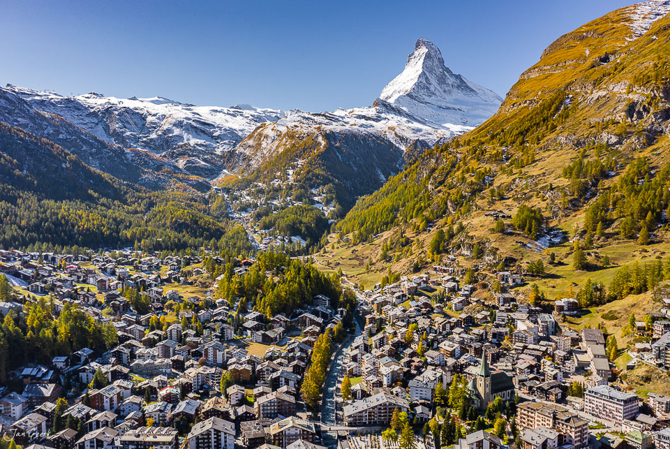 Luftaufnahme Zermatt mit Matterhorn Herbststimmung Wallis Schweiz Jan Geerk Fotograf Basel