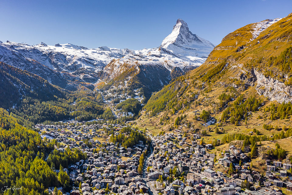 Zermatt Luftaufnahme mit Matterhorn Herbstlicht Wallis Schweiz Jan Geerk Fotograf Basel