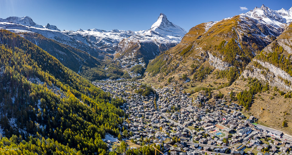 Luftaufnahme Zermatt Herbstlandschaft Matterhorn Wallis Schweiz Jan Geerk Fotograf Basel