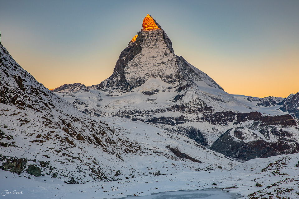 Matterhorn im Schnee bei Sonnenaufgang, Zermatt Wallis Schweiz – Jan Geerk Fotograf Basel