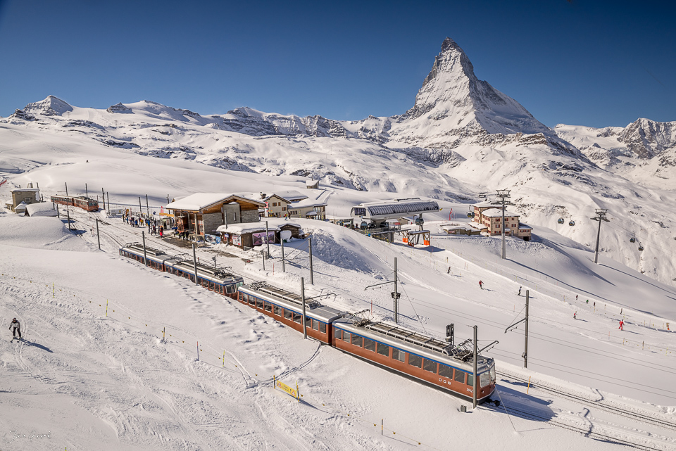 Zahnradbahn Gornergrat mit Matterhorn Schnee Winter Wallis Schweiz Jan Geerk Fotograf Basel