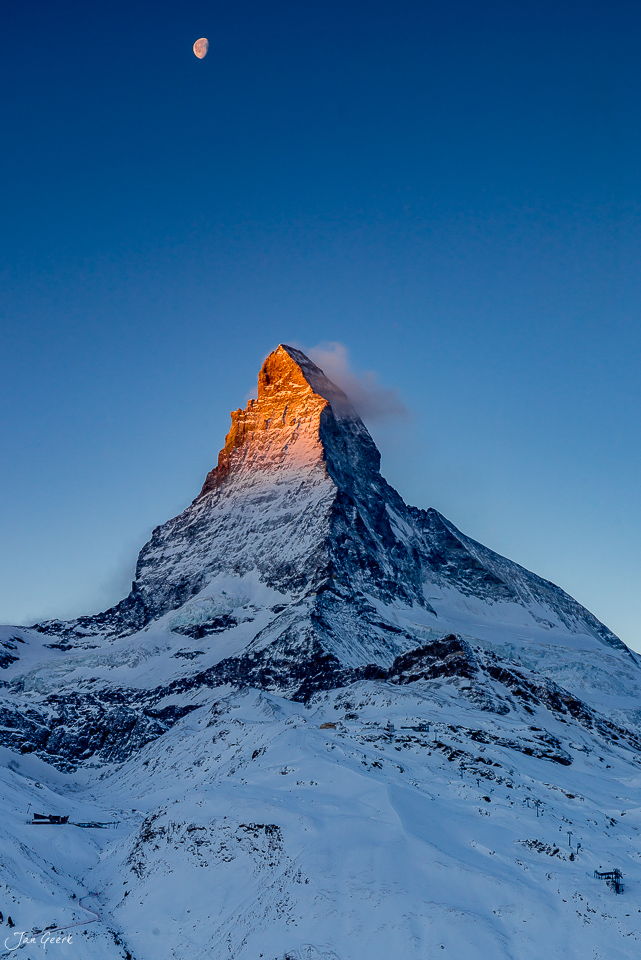 Matterhorn bei Sonnenaufgang verschneit, Riffelalp, Wallis, Schweiz – Jan Geerk Fotograf Basel