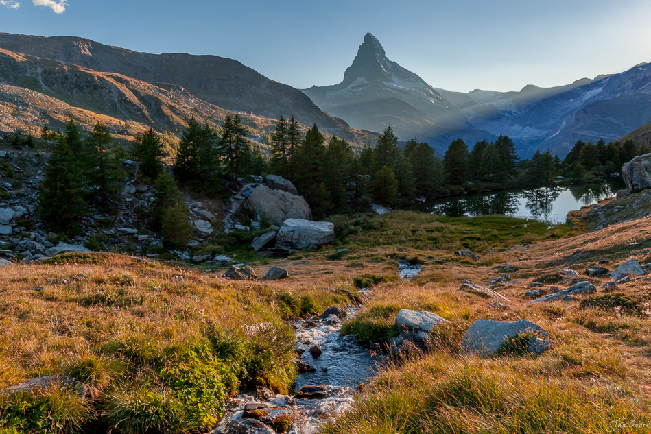Matterhorn Bergbach Herbst Alplandschaft Wallis Schweiz – Jan Geerk Fotograf Basel