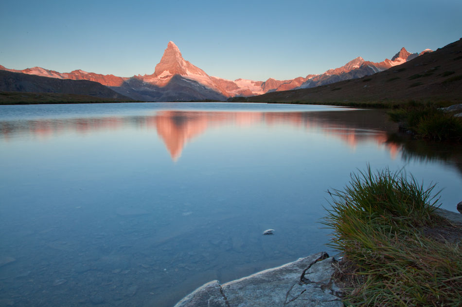 Matterhorn Spiegelung Alpensee Sonnenaufgang Wallis Schweiz Jan Geerk Fotograf Basel
