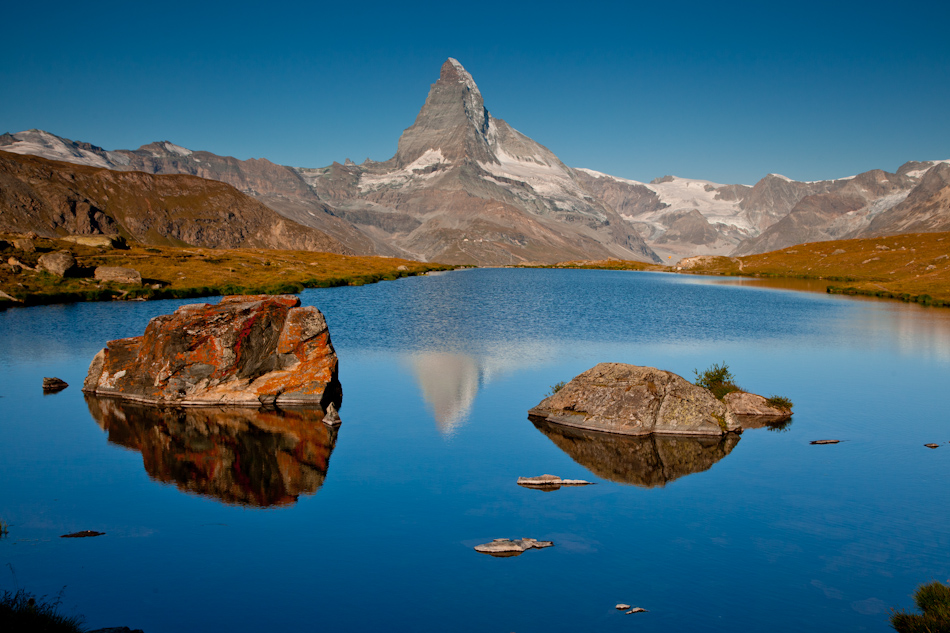 Matterhorn Spiegelsee Alpensee Herbst Wallis Schweiz Jan Geerk Fotograf Basel