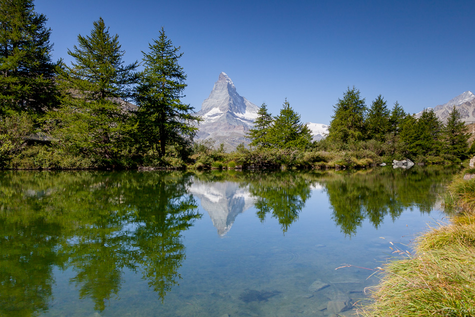 Matterhorn Spiegelung Bergfluss Sommer Wallis Schweiz – Jan Geerk Fotograf Basel