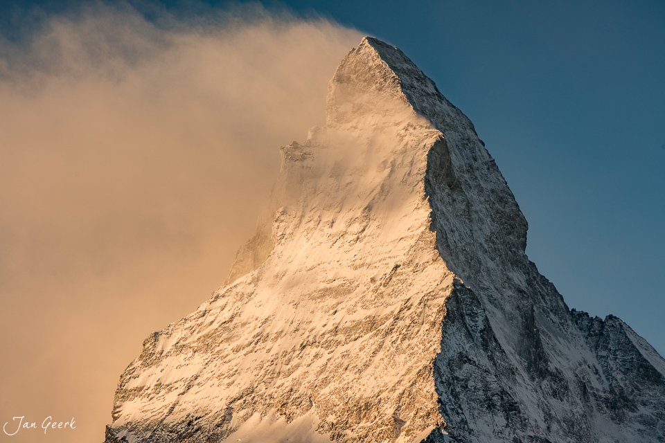 Matterhorn Gipfel im Schnee bei Sonnenlicht, Zermatt Wallis Schweiz – Jan Geerk Fotograf Basel