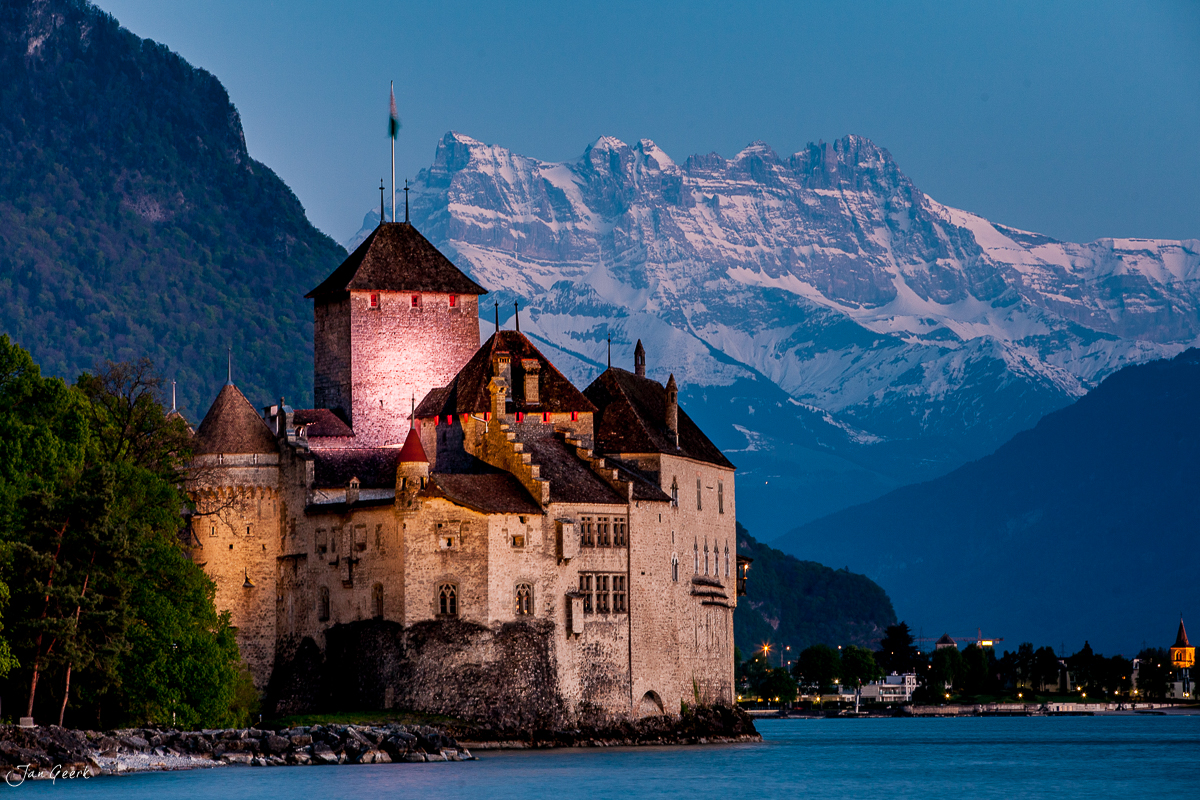 Schloss Chillon am Genfersee bei Abendlicht, Westschweiz, Schweiz – Jan Geerk Fotograf Basel