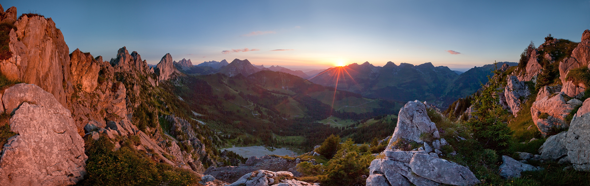 Gastlosen Felsformation Sonnenuntergang Panorama Freiburger Voralpen Kanton Freiburg / Fribourg Schweiz – Jan Geerk Fotograf Basel