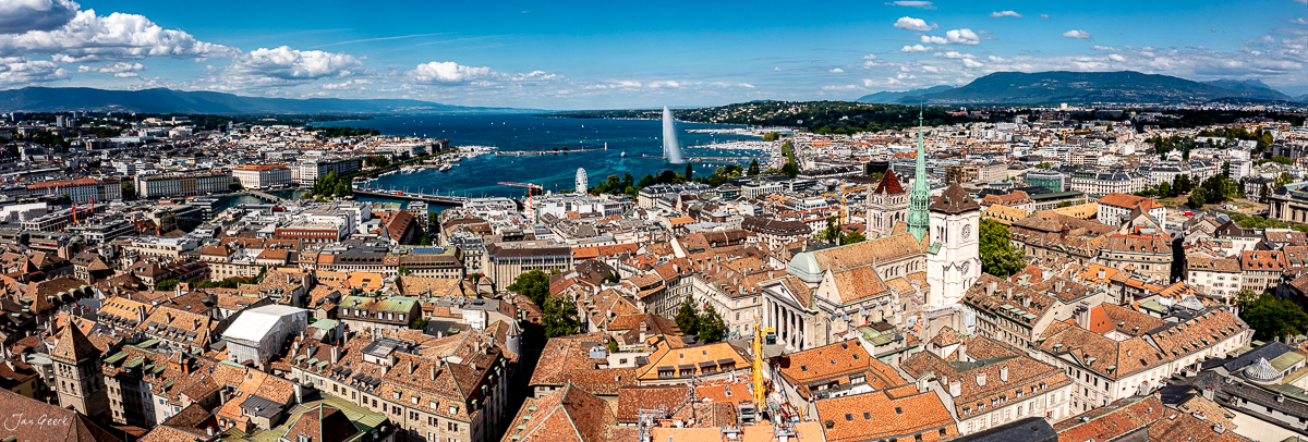 Luftaufnahme Genf mit Jet d'Eau, Seeufer und Altstadt bei Sonnenschein, Westschweiz – Jan Geerk Fotograf Basel