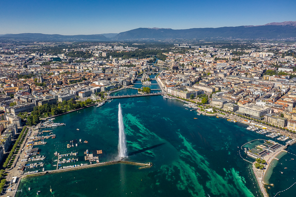 Luftaufnahme Genf mit Jet d'Eau See Altstadt Sommer Schweiz Jan Geerk Fotograf Basel