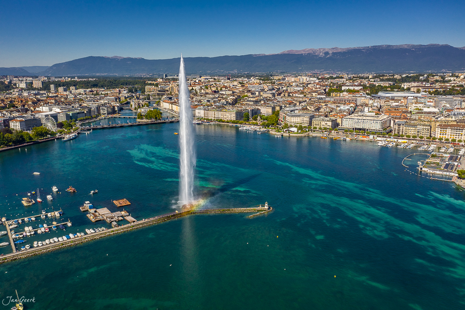 Jet d'Eau Luftaufnahme über dem Genfersee in Genf, Sommerlicht, Westschweiz – Jan Geerk Fotograf Basel