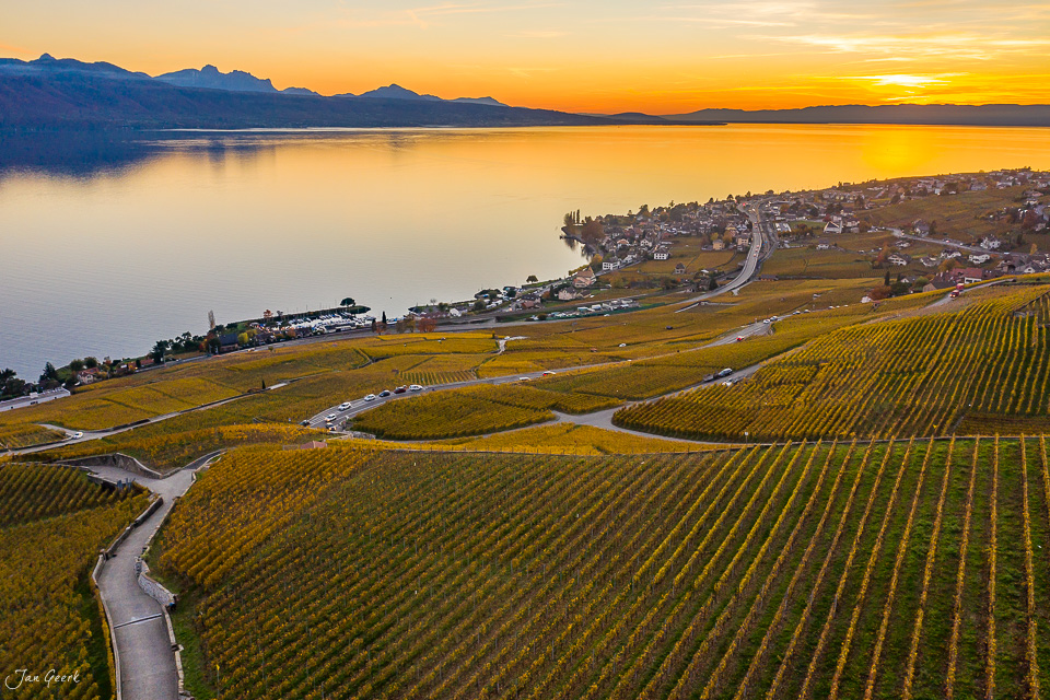 Herbstliche Weinbergterrassen Lavaux mit Genfersee und Alpenpanorama bei Sonnenuntergang Schweiz Jan Geerk Fotograf Basel