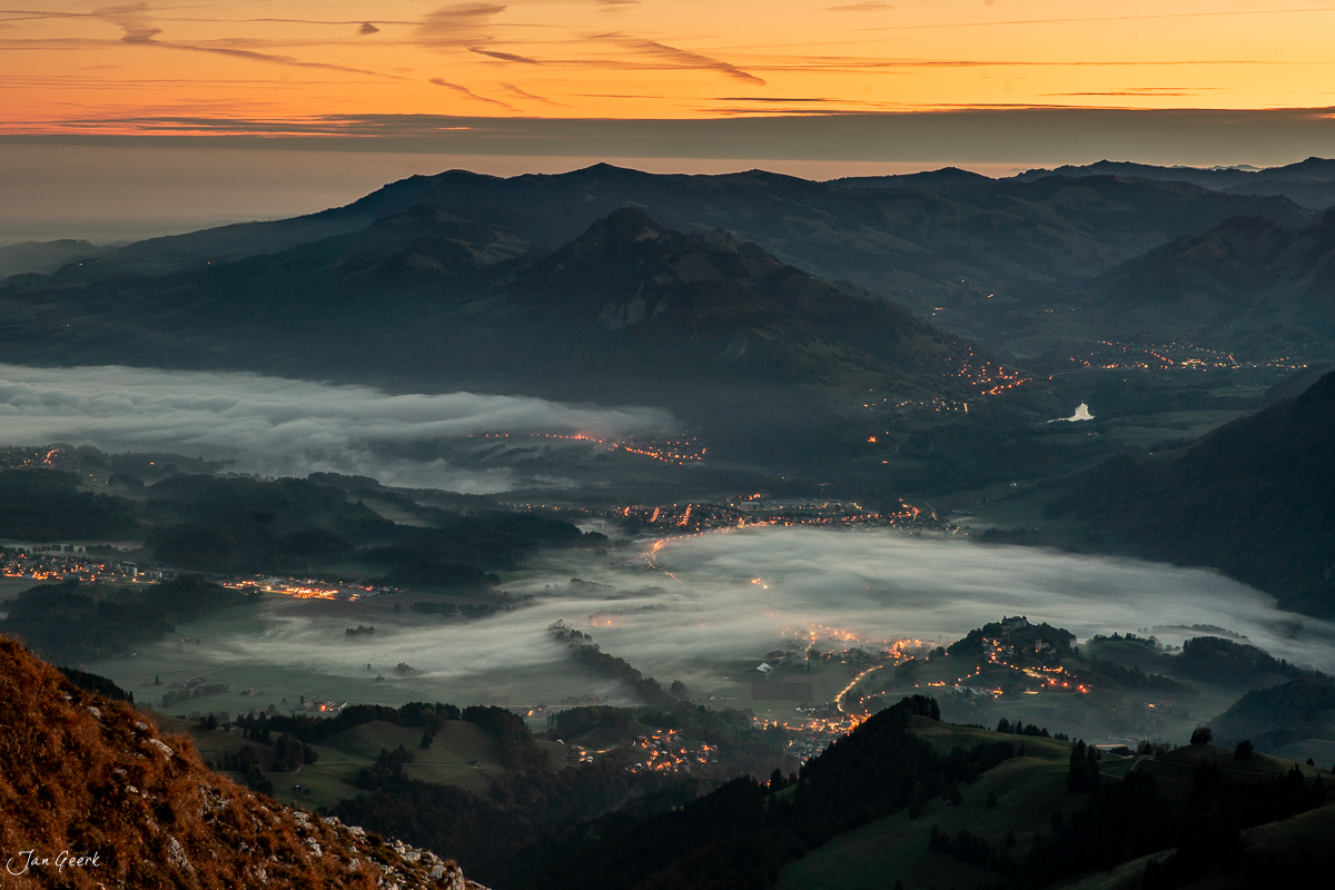 Berglandschaft Moléson mit Nebeltälern Sonnenaufgang Herbst Westschweiz Schweiz – Jan Geerk Fotograf Basel