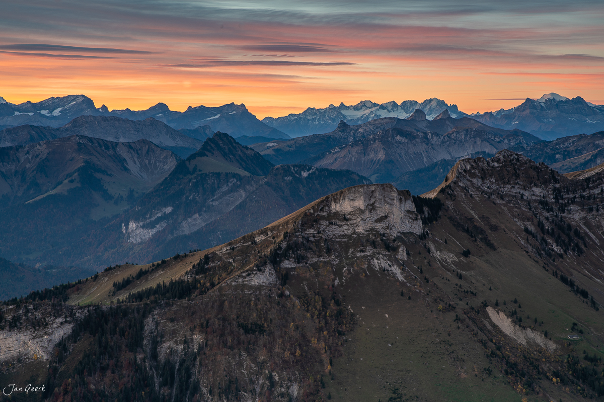 Alpengipfel Moleson im Herbst bei Sonnenaufgang, Westschweiz Fribourg, Schweiz – Jan Geerk Fotograf Basel