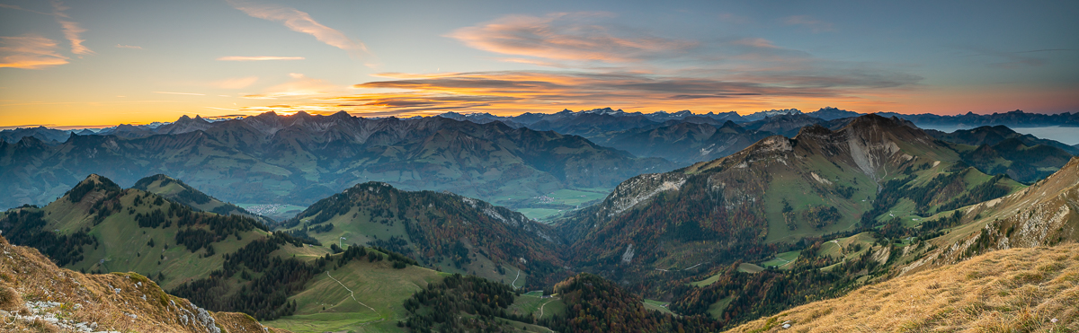 Berglandschaft Moleson mit Herbstlicht und Sonnenaufgang in der Westschweiz Schweiz Jan Geerk Fotograf Basel