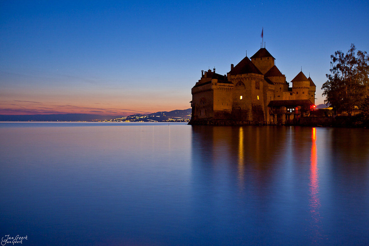 Château de Chillon Montreux Blaue Stunde Abendbeleuchtung Genfersee Westschweiz Schweiz Jan Geerk Fotograf Basel
